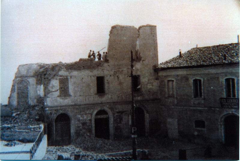 Penne: Piazza bombardata